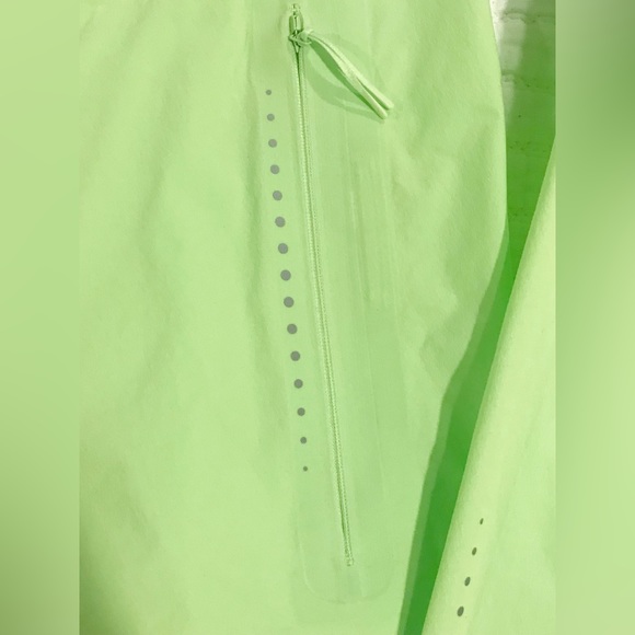LULULEMON FAST and FREE WINDBREAKER NWT SIZE 6💚 - Picture 10 of 16